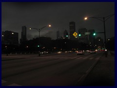 Chicago by night - Buckingham Fountain and views from Grant Park 04